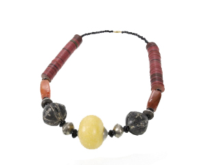 COLLIER AFRICAIN EN PERLES OU AUTRES