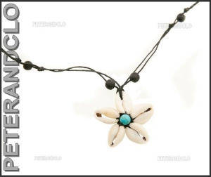 COLLIER EN   FIL TRESSE MARRON  ET FLEUR EN COQUILLAGES CAURIS  7036