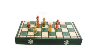 ECHIQUIER JEU D  ECHECS BOIS BABUSHKA RUSSIE 40X40CM PETERANDCLO 6795