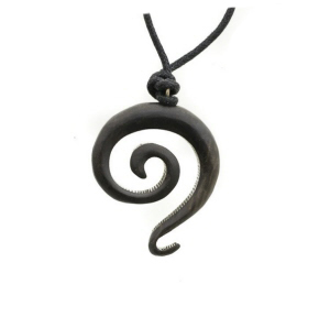 PENDENTIF TRIBAL EN BOIS D EBENE MAORI PETERANDCLO 7552