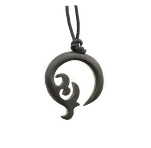 PENDENTIF TRIBAL EN BOIS D EBENE MAORI PETERANDCLO 7556
