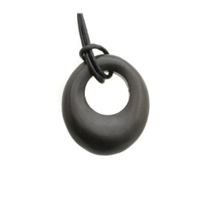 PENDENTIF TRIBAL EN BOIS D EBENE MAORI PETERANDCLO 7557