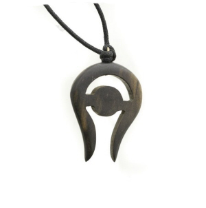 PENDENTIF TRIBAL EN BOIS D EBENE MAORI PETERANDCLO 7559