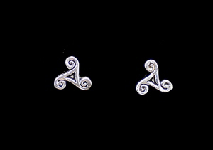 BOUCLES OREILLES NOEUD CELTE TRISKELL ARGENT 925 PETERANDCLO K74B