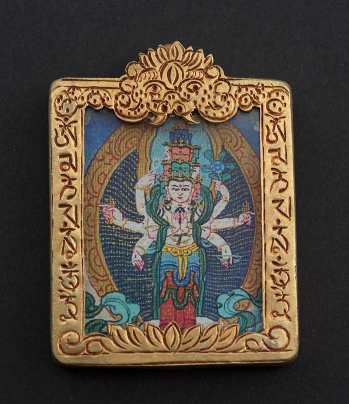PLAQUE MEDAILLE AVALOKITESVARA amulette figurine ASPECT ARGENTÉ Thaïlande T80 