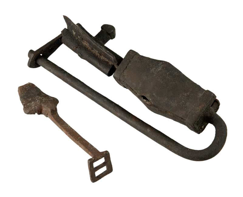Superbe cadenas antique en forme de clé avec secret et clé