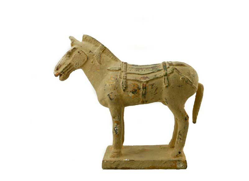 Paire d'étriers anciens chevaux chinois en fonte avec motifs gravés personnages