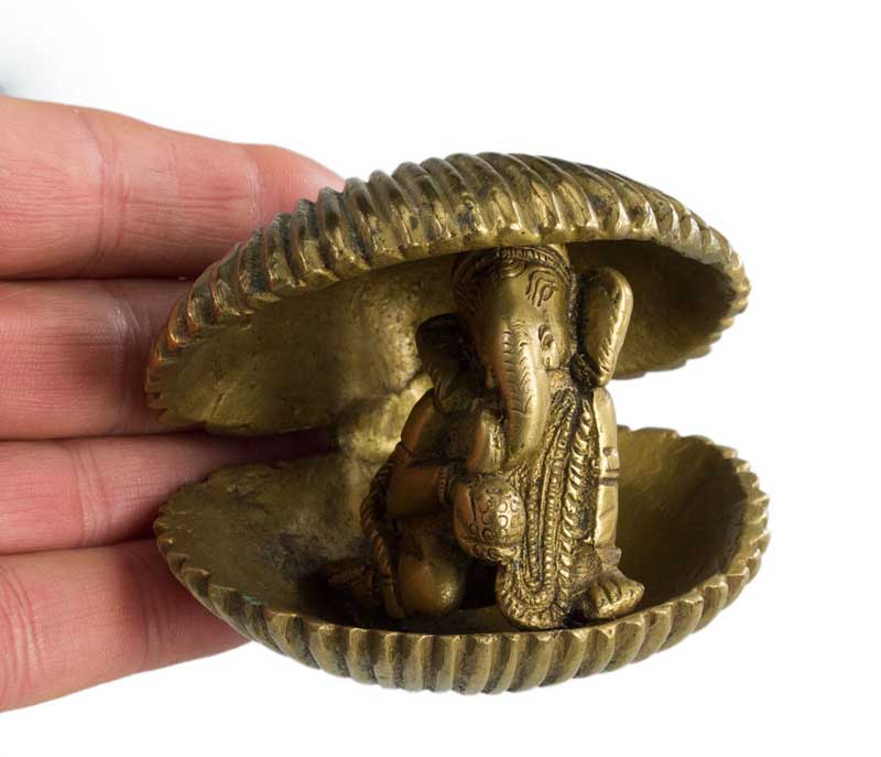 Laiton Mangalkari Ganesha assis sur le lotus Bhagwan Benin