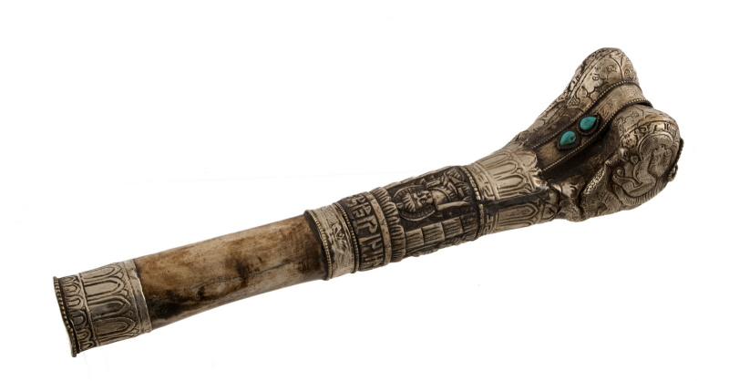 Музыкальный инструмент канглинг. Тибетская флейта ганлин. Музыкальный инструмент Тибета канглинг. Кожаная Дудка. Древний ганлин.
