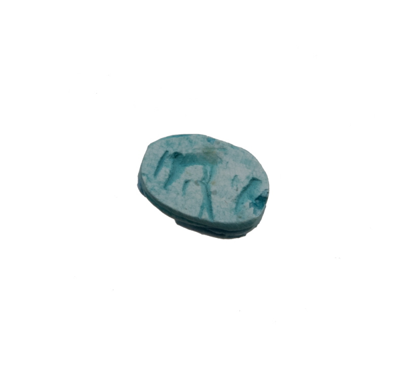 Petit sacrabée égyptien céramique bleue signé