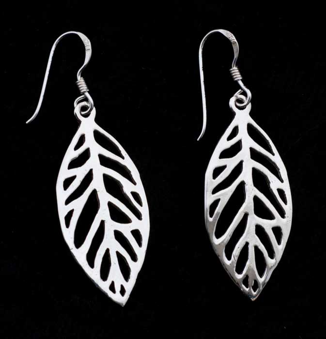 Boucles d'Oreilles Feuille en Métal Argenté – Leg Smart