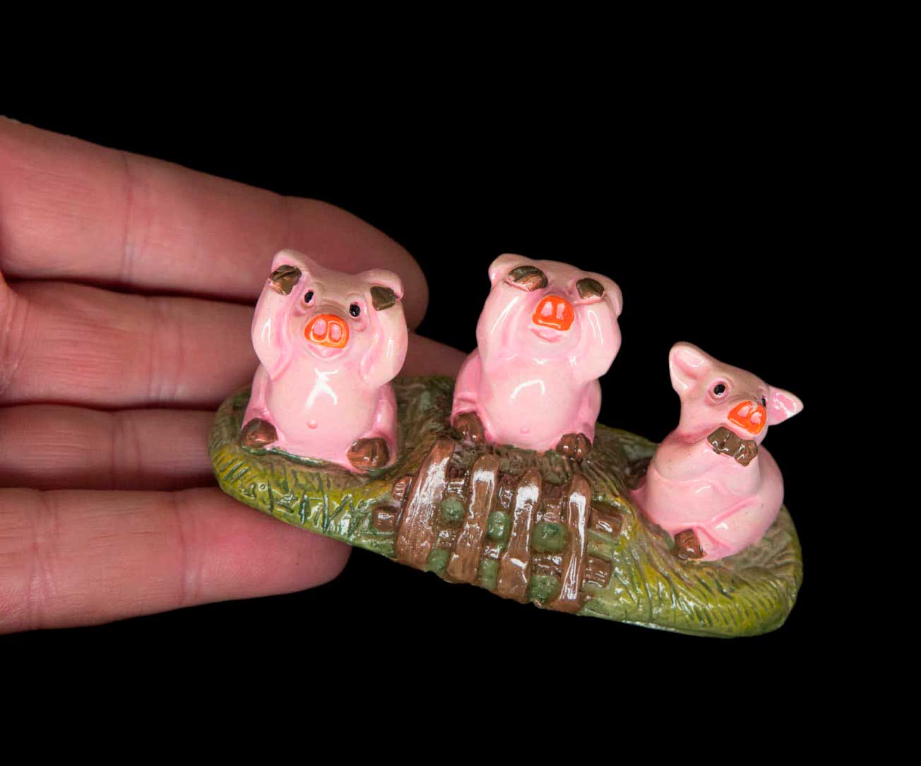 3 petits cochons figurine en résine style 3 singes de la Sagesse 2482 